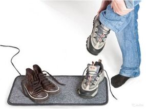 влажни чевли како причина за развој на габа на ноктите на нозете